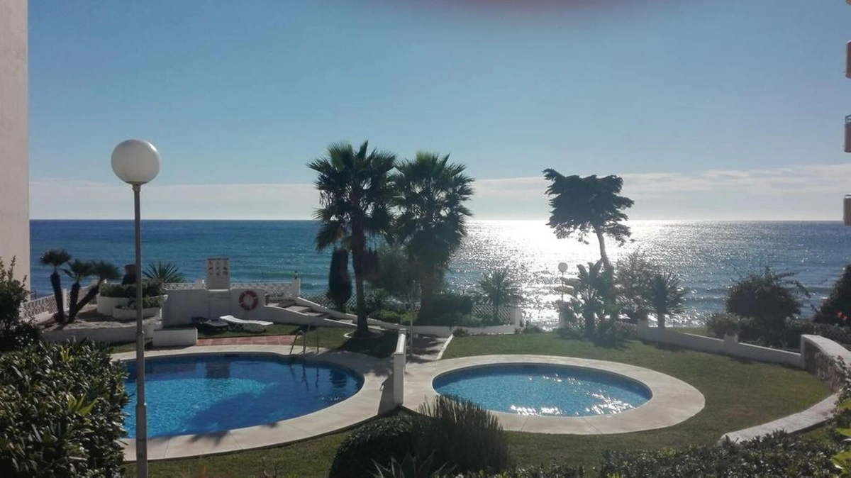 1 - vente appartement pieds dans l'eau calahonda - costa del sol andalousie espagne