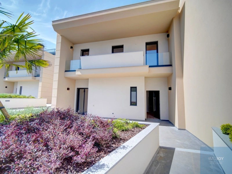 Maison vue mer avec piscine