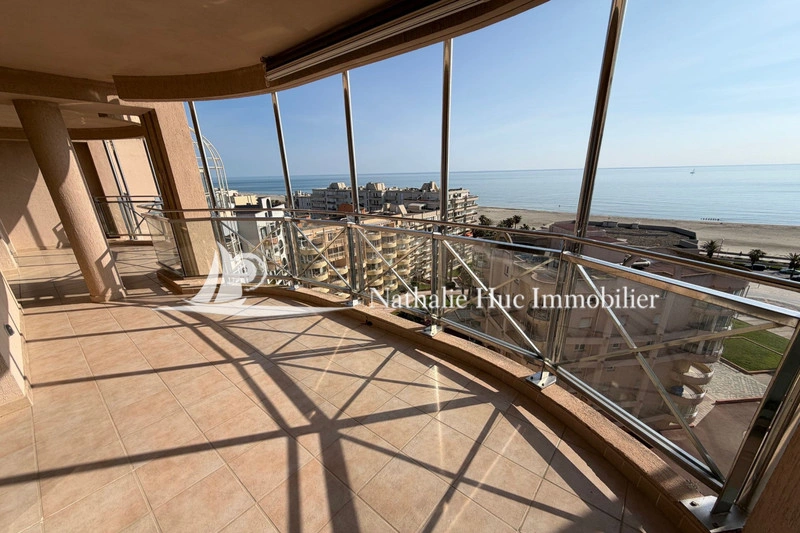 Apartamento vista de mar com terraco