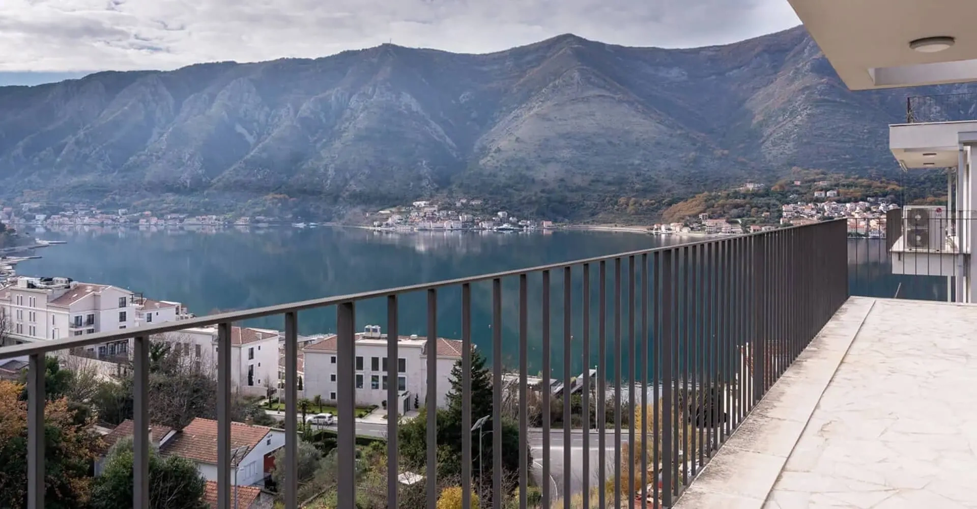 1 - verkauf wohnung direkt am wasser kotor kotor montenegro