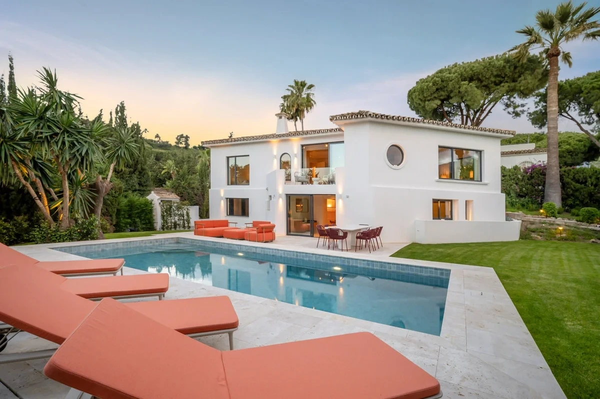 4 bedroom house with swimming pool