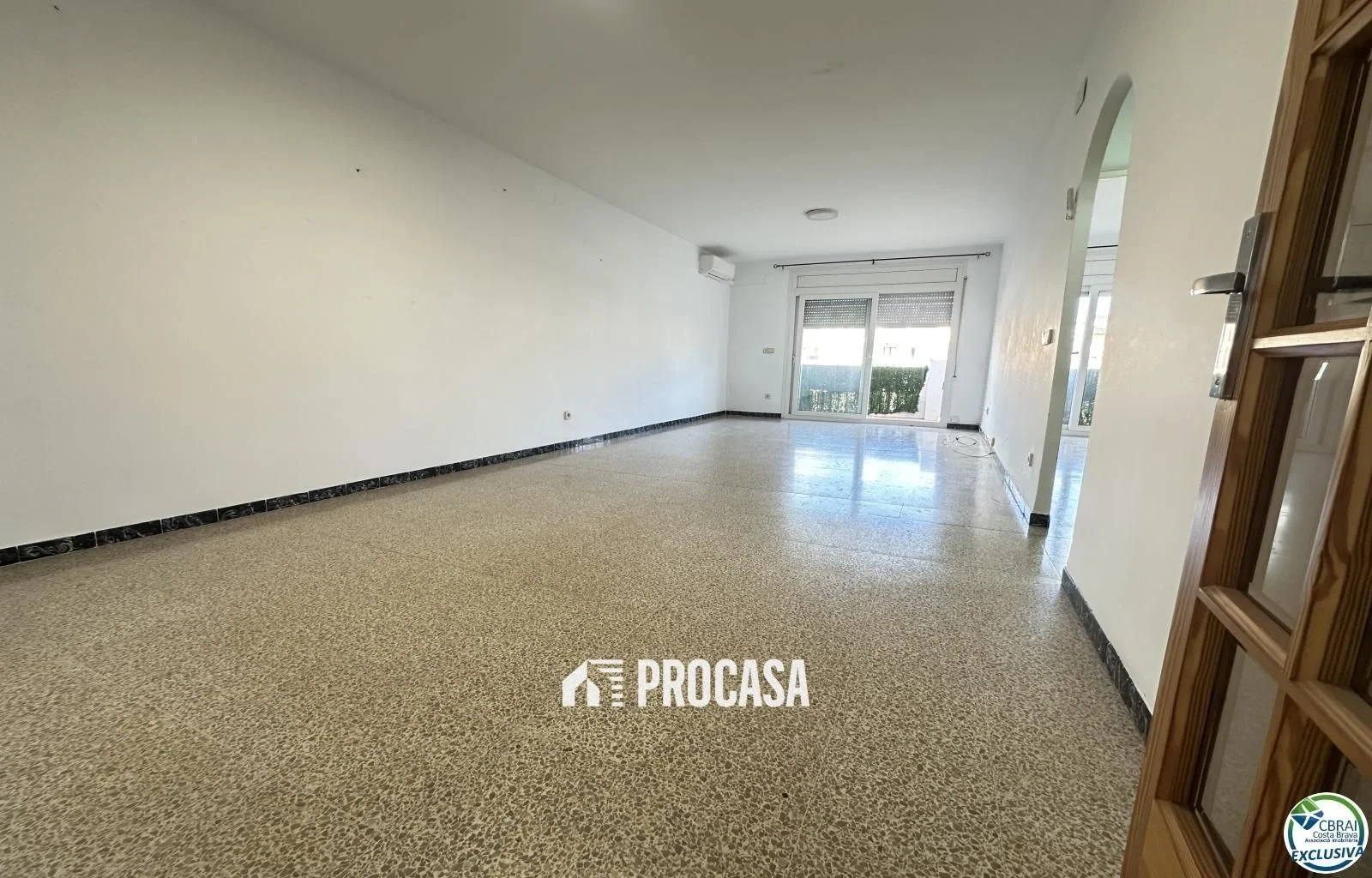 2 - verkoop appartement strand to voet empuriabrava catalonia spanje