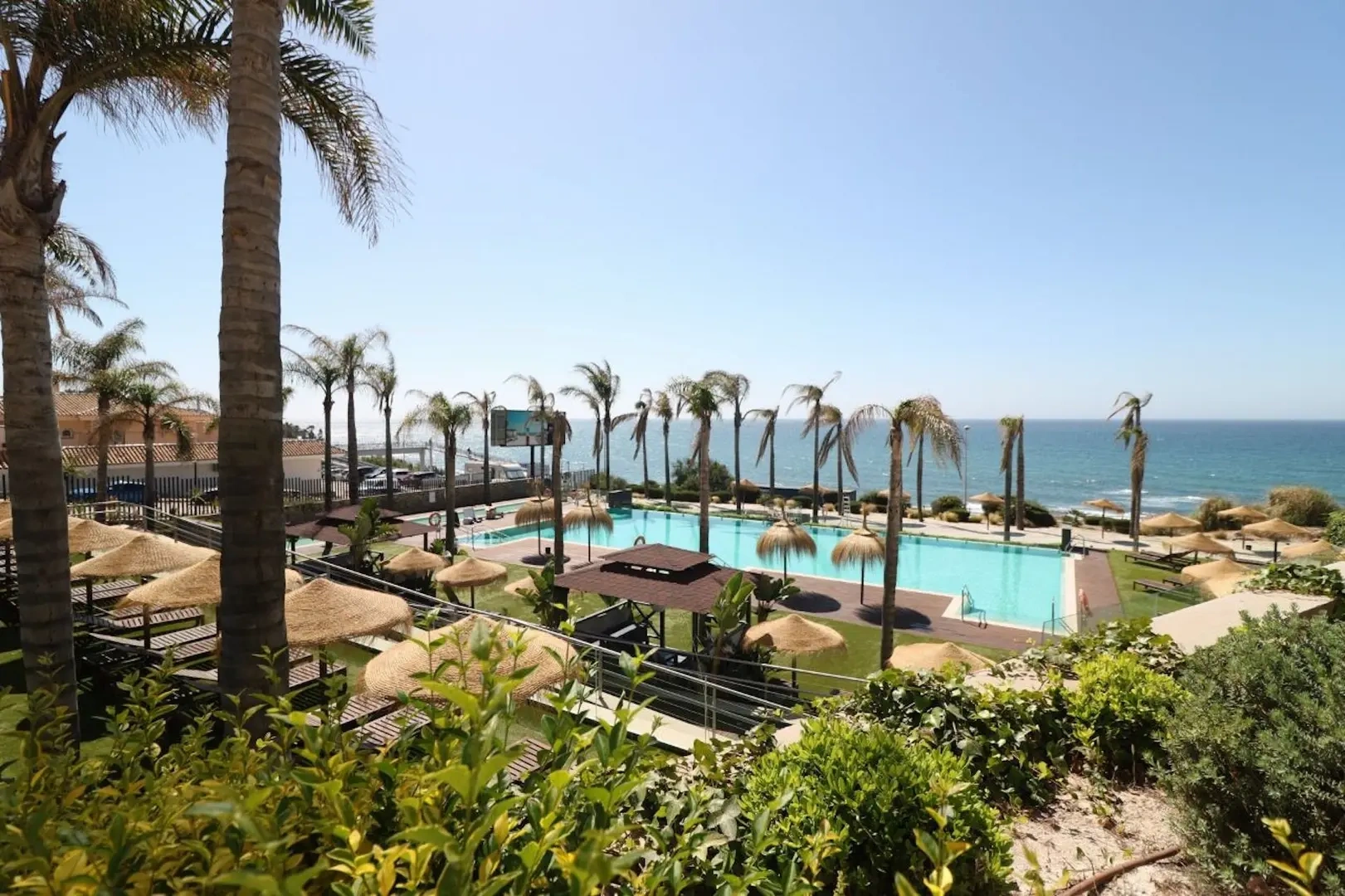 Wohnung direkt am wasser mit Pool