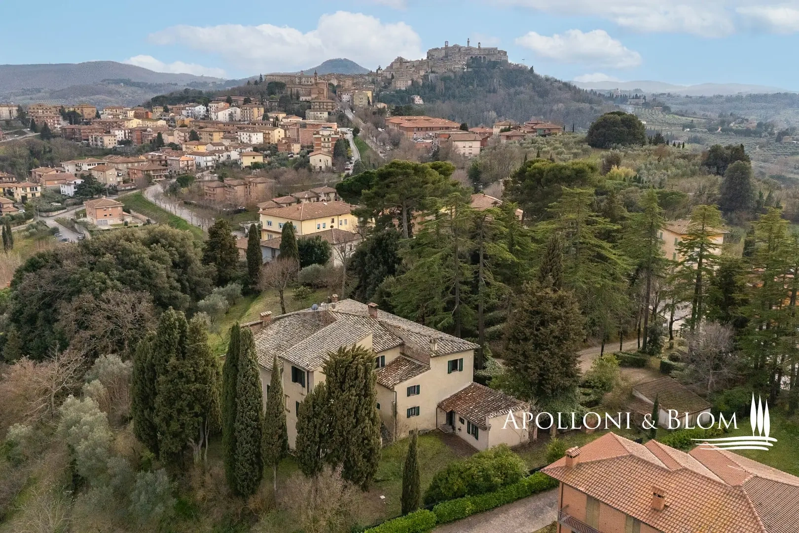 2 - house for sale in montepulciano tuscany italy