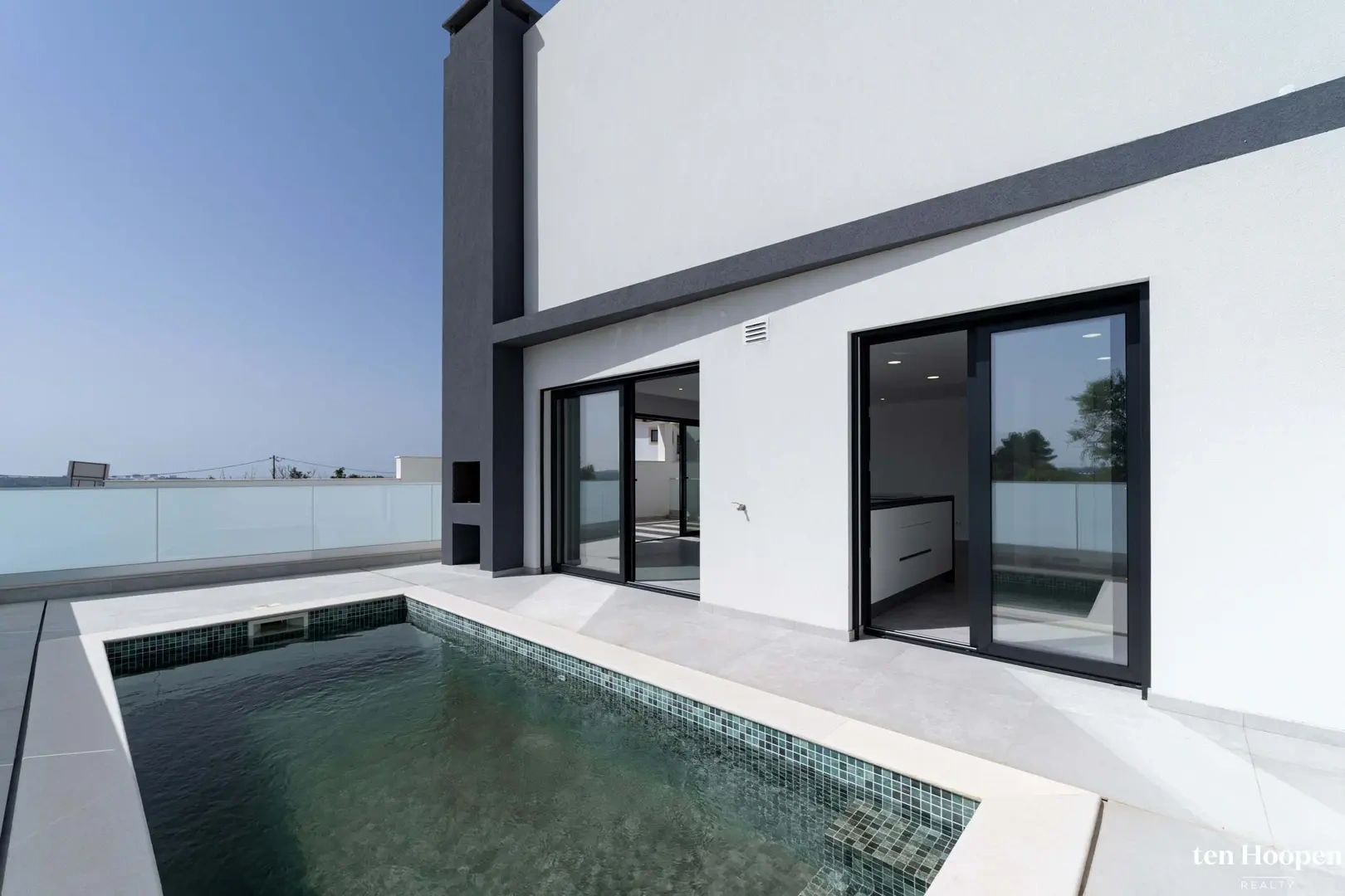 2 - house for sale in mexilhoeira grande algarve portugal