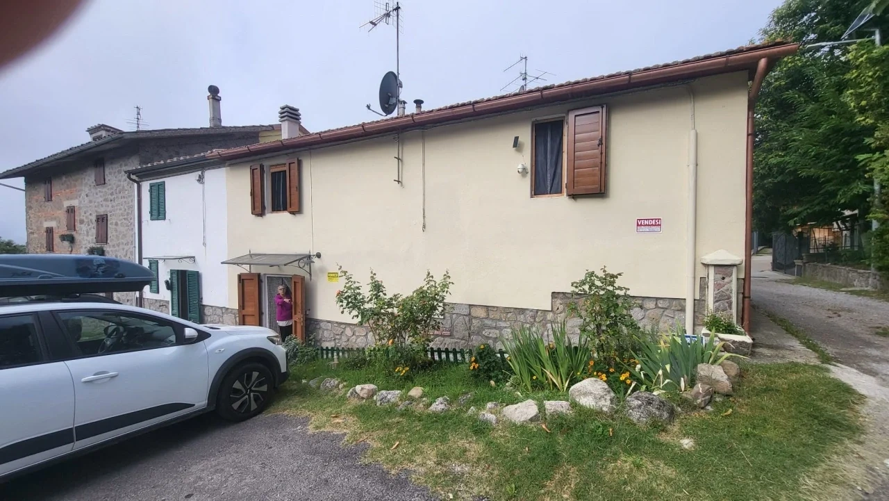 1 - house for sale in santa fiora tuscany italy