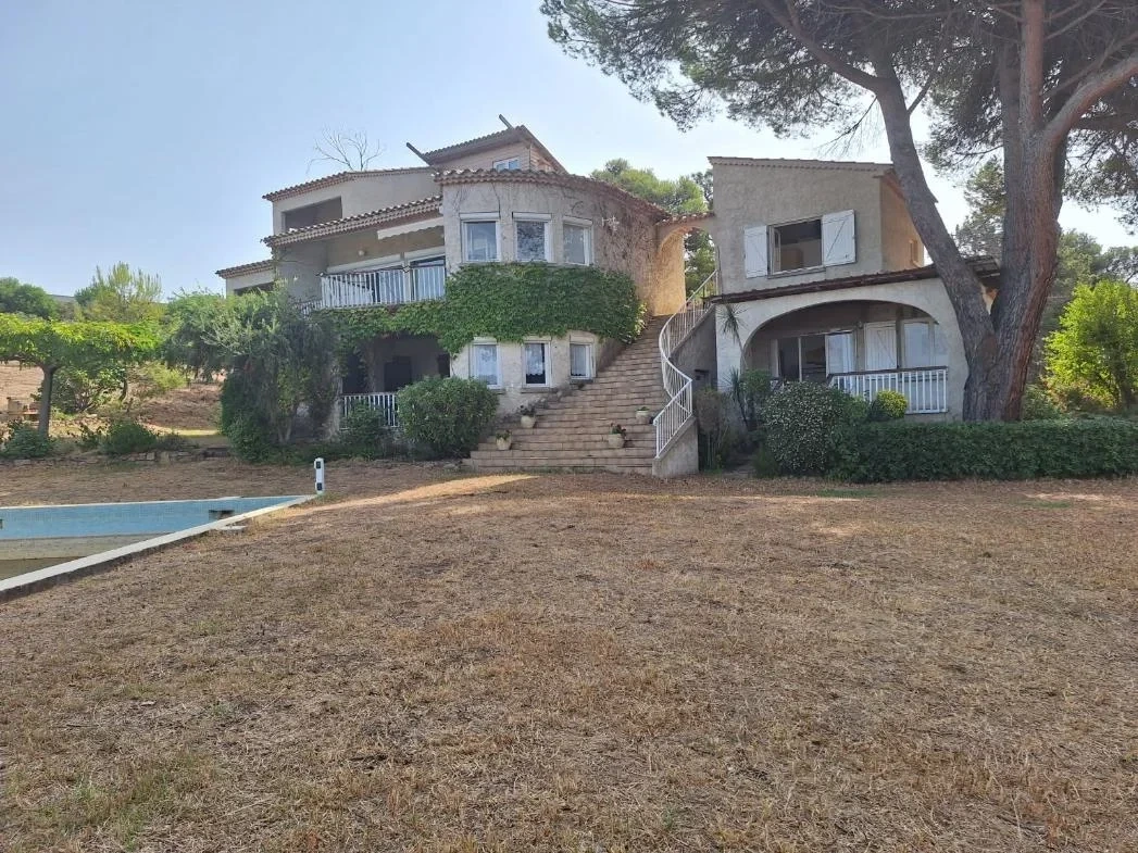 2 - venta propiedad frente al mar porticcio córcega del sur francia
