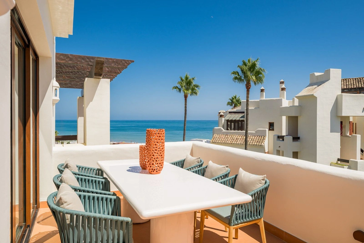 1 - verkauf wohnung direkt am wasser estepona - costa del sol andalusien spanien