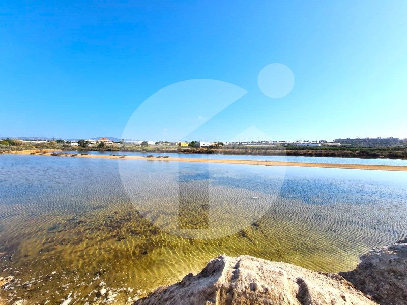 Terreno de 121 600 m²