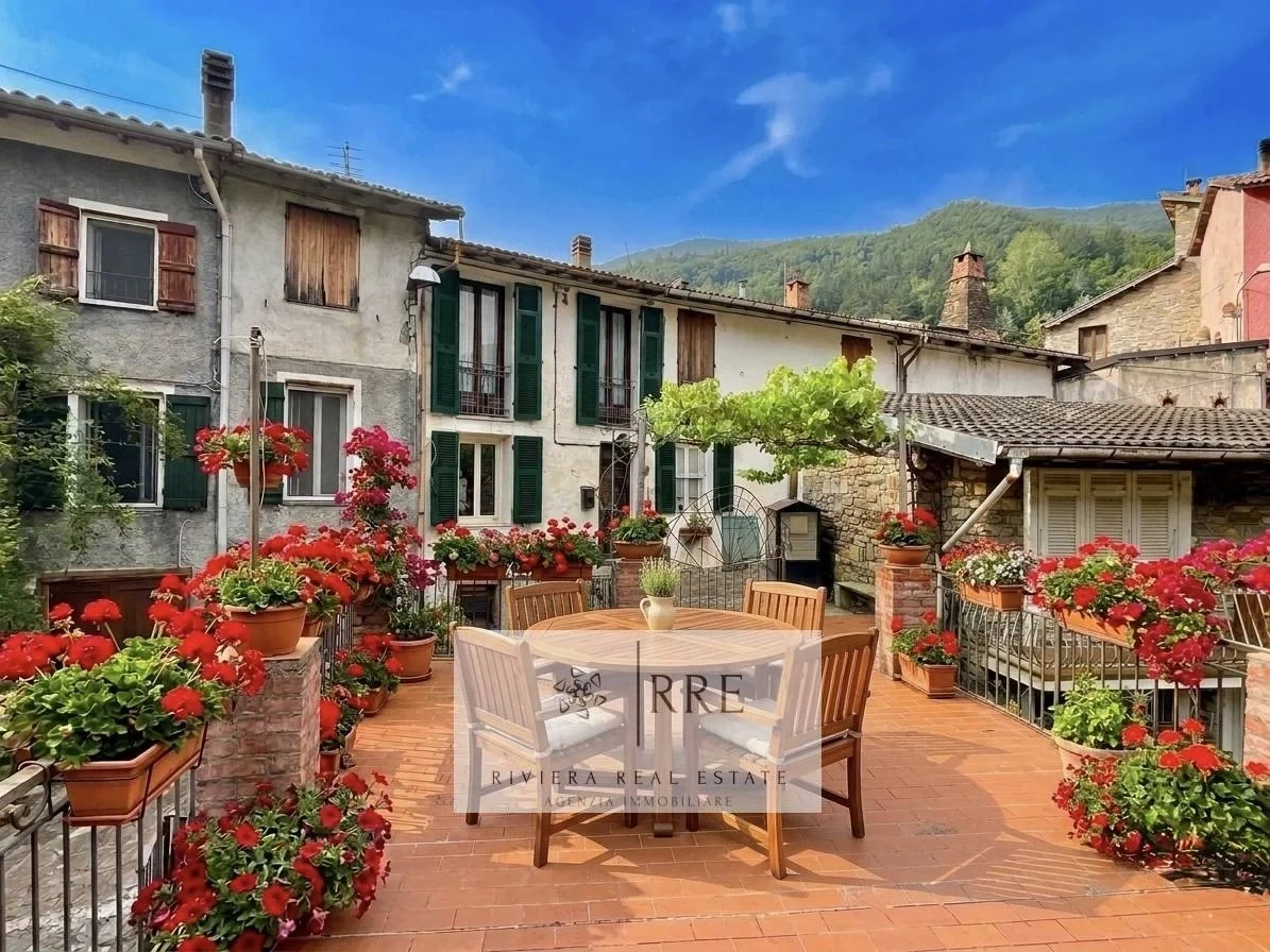 2 - house for sale in rezzo liguria italy