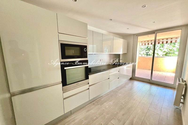 2 bedroom apartment with terrace