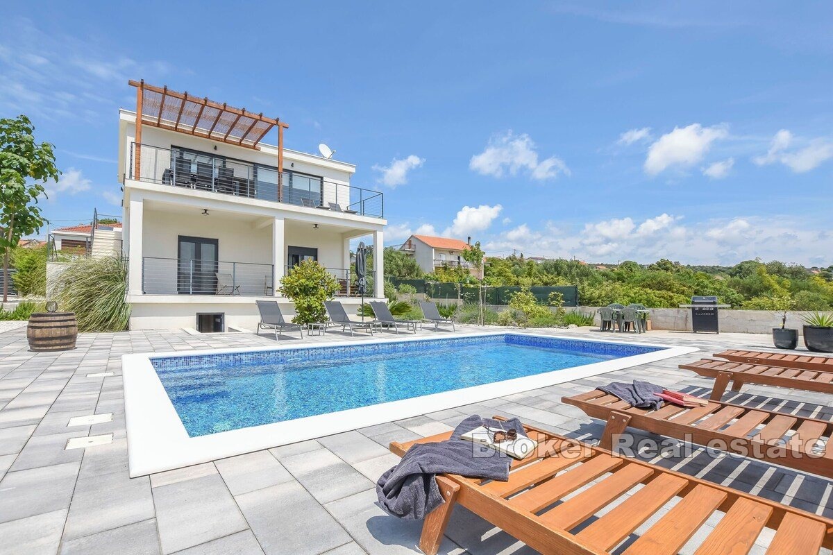 2 - venta casa vista al mar rogoznica šibenik-knin croacia