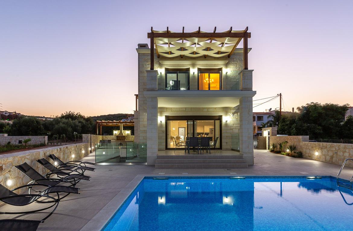 2 - venda casa a praia ao pé almyrída creta grécia