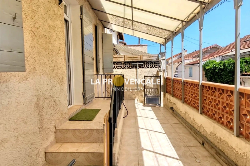 2 - venta casa gréasque bocas del ródano francia