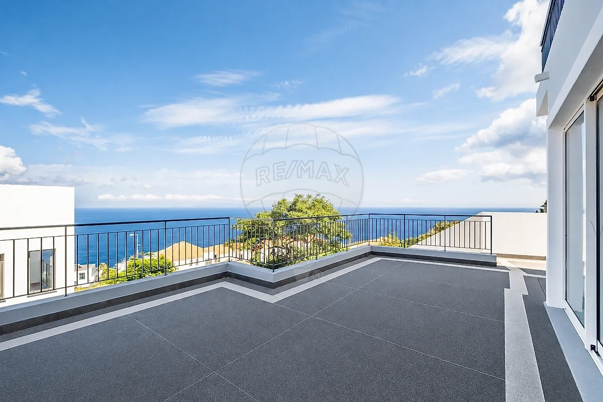 2 - sea view house for sale in santa cruz madeira portugal