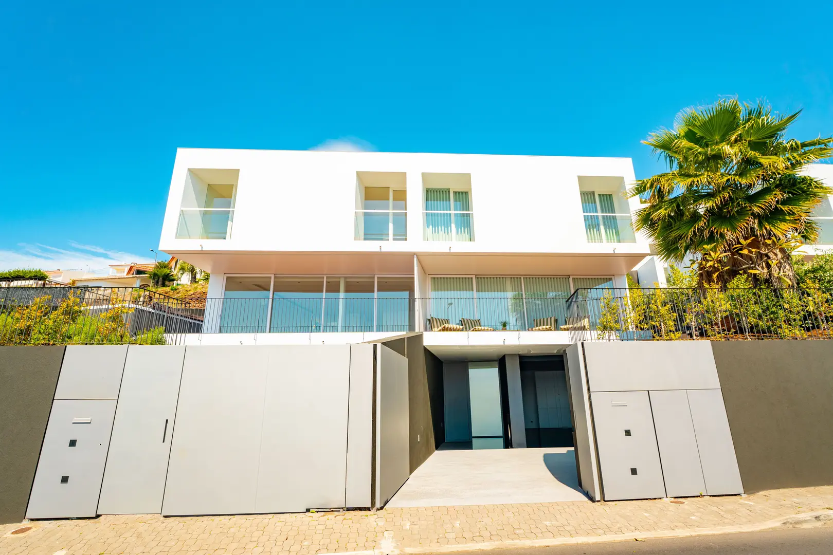 Immobilienprogramms direkt am wasser mit Terrasse