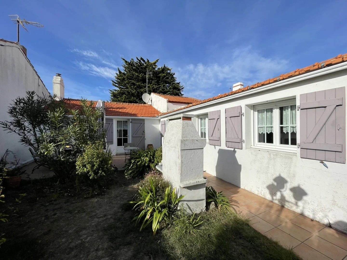 2 - house for sale in l'épine vendée france